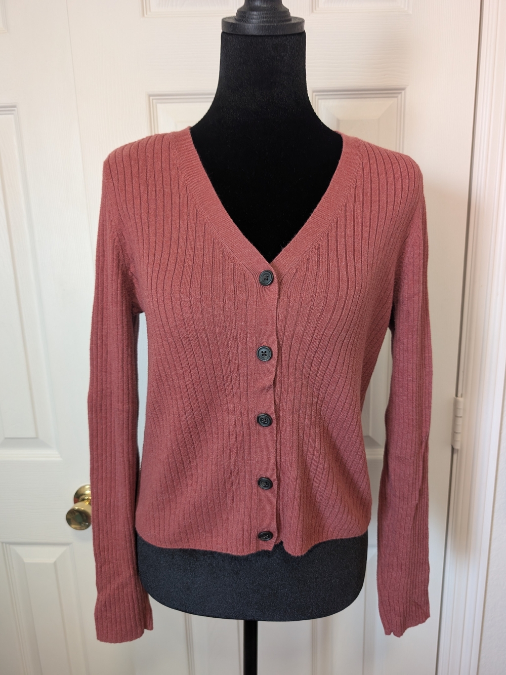 American Eagle Outfitters Ribbed V-Neck Cardigan in Dusty Rose